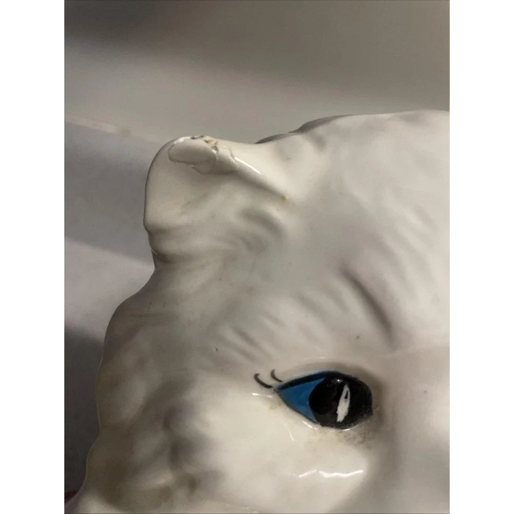 Large Vintage White Ceramic Persian Kitten Kitty Cat Playing w/ Red Yarn Figure